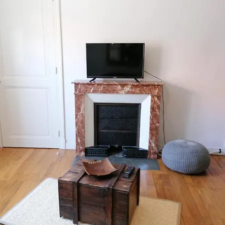 Near Gem And Station Nice 2-rooms Διαμέρισμα *